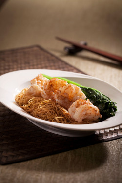 Xiā Qiú Shì Yóu Huáng Lāo Miàn Stir Noodles With Shrimp And Soy Sauce