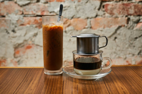 Vietnamese Filter Coffee With Condensed Milk (Cold) Yuè Shì Dī Lòu Kā Fēi Pèi Liàn Nǎi （Dòng）