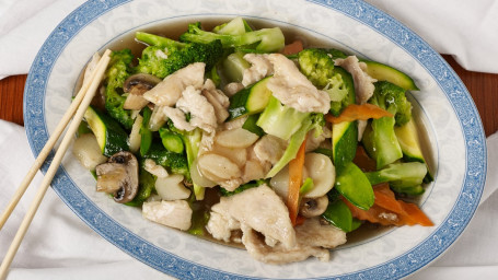 Chicken with Mixed Vegetables. jī qiú