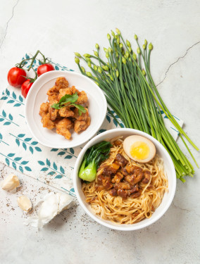 Tái Wān Yán Sū Jī Ròu Zào Gān Bàn Miàn Braised Pork Mince Dry Noodles With Taiwanese Fried Chicken