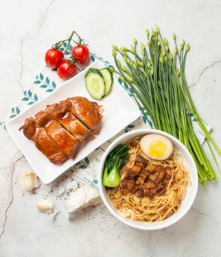 Lǔ Jī Bā Ròu Zào Gān Bàn Miàn Braised Pork Mince Dry Noodles With Marinated Chicken Thigh