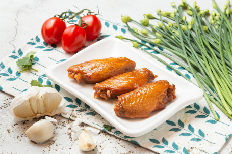 Lǔ Shuǐ Jī Yì Braised Chicken Wings