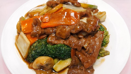 C12. Beef With Chinese Vegetable Bái Cài Niú