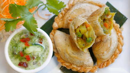 Veggies Curry Puffs (4)