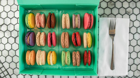 Gift Box Of 18 Macarons