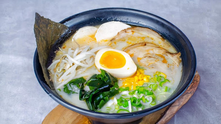 R6. Tonkotsu And Chicken Combo Ramen Tún Gǔ Zhū Ròu Jī Ròu Lā Miàn