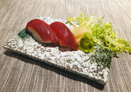 Tūn Ná Yú Shòu Sī Yī Jiàn Tuna Sushi (1Pc)