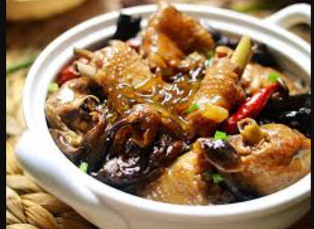 Stewed Chicken And Mushroom With Bean Starch Noodle Xiǎo Jī Mó Gū Dùn Fěn Pí