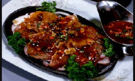 Sizzling Fillet In Black Pepper Sauce Tiě Bǎn Hēi Jiāo Niú Liǔ Xiā