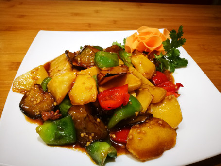 Sauteed Potato, Green Pepper And Aubergine De Sān Xiān