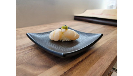 Ni7-Japanese Scallop-Sushi