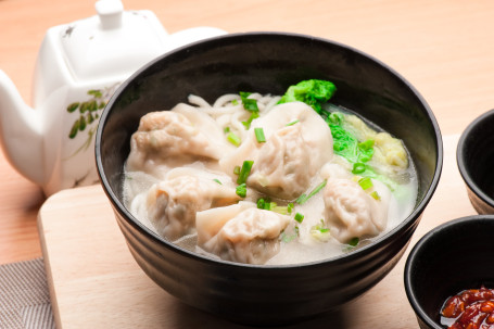 Jiǔ Cài Zhū Ròu Jiǎo Miàn Leek Pork Dumpling Noodles