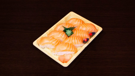 Salmon Sushi (8 Salmon Nigori)