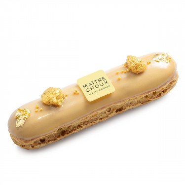 Dulcey Macadamia Nuts Eclair