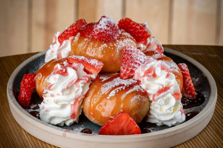 Warm Doughnuts With Strawberries