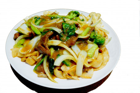 Stir Fried Satay Beef With Flat Rice Noodles