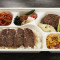 100%Hé Niú Hàn Bǎo Pái Yǔ Shàng Děng Niú Wǔ Huā Biàn Dāng Wagyu Burger Steak And Premium Beef Karubi Bento