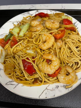 P13:Stir Fried Noodle With Vegetables Prawns