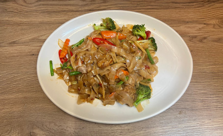 Drunken Noodle (Stir Fried Noodle With Chili)