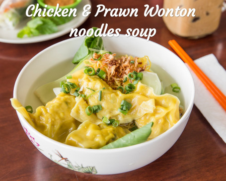 Noodles Soup With Chicken And Prawn Wonton