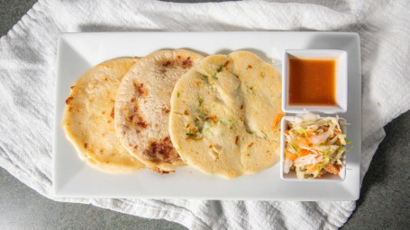 Plato De Pupusas (3)