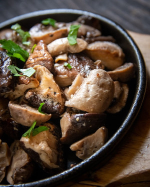 Sauteed Mushrooms Chǎo Mó Gū