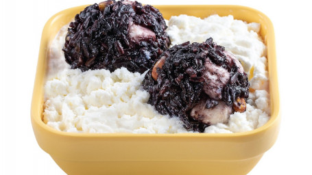 Thai Black Glutinous Rice In Vanilla Frost Bái Xuě Hēi Nuò Mǐ