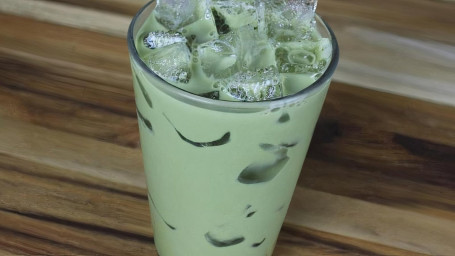 24 Unzen Eisgekühlter Matcha-Latte