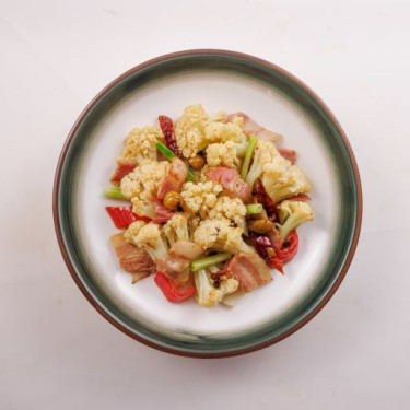 Péi Gēn Shù Zi Chǎo Yē Cài Huā Stir-Fried Cauliflower With Bacon And Cordia Dichotoma