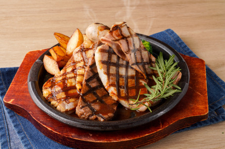 D4. Tiě Bǎn Jīng Diǎn Zá Bā Sizzling Classic Mixed Grills