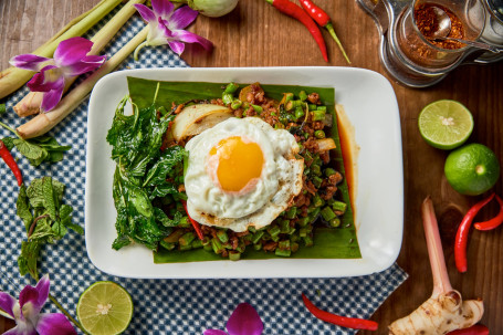 Pad Ka Prao With Jasmine Rice Tài Shì Zhū Ròu Suì Pèi Tài Yáng Dàn Fàn