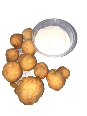 8 Mushrooms In Garlic Breadcrumbs With Cool Mayo Dip