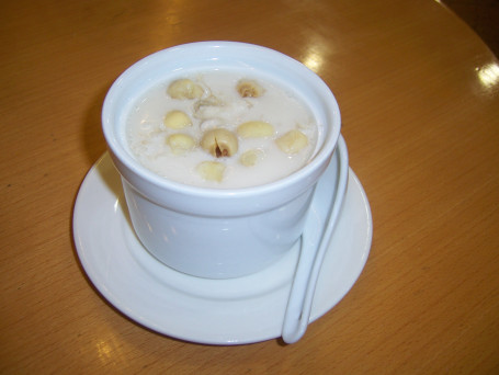 Yē Zhī Lián Zi Dùn Xuě Ěr Rè Lotus Seeds With Snow Fungus In Coconut Juice Hot