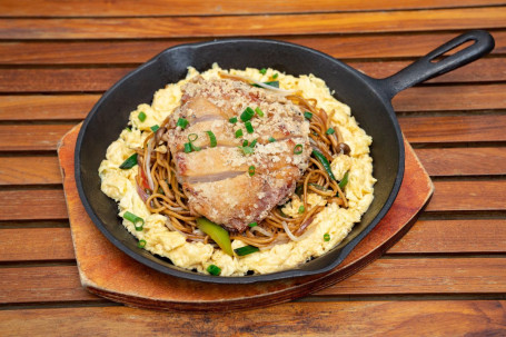 Deep Fried Chicken Stir- Fried Spaghetti Sū Zhà Jī Pái Chǎo Yì Fěn