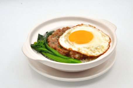 Jiān Dàn Niú Ròu Bāo Zǐ Zhēng Fàn Beef And Fried Egg On Clay Pot Steamed Rice