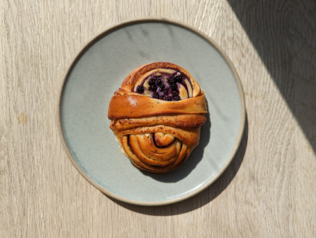 Blueberry Bun With Vanilla Custard