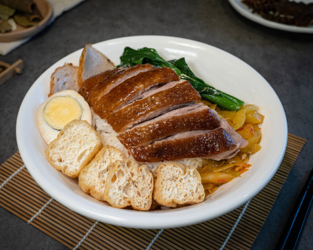 Zhāo Pái Lǔ Shuǐ É Ròu Fàn Special Marinated Goose Rice