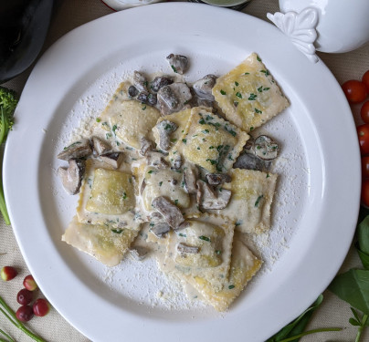 Ravioli Con Salsa Ai Porcini