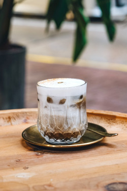 Hojicha Oat Latte Rì Běn Yàn Mài Nǎi Bèi Chá (Iced)