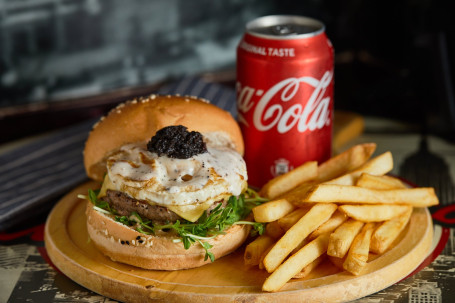 Black Truffle Wagyu Burger Tè Jí Hēi Sōng Lù Hé Niú Hàn Bǎo Tào Cān