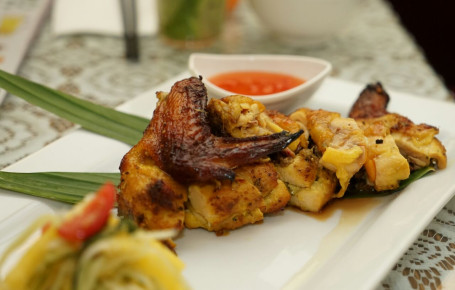Roasted Chicken Thai Style Half Tài Shì Shāo Jī Bàn Zhī