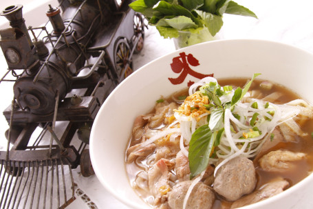 Signature Rice Noodle Soup huǒ chē tóu zhāo pái tāng hé