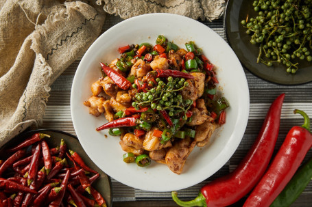 Stir-Fried Tender Diced Mock Chicken Sān Jiāo Chāo Sù Jī Dīng