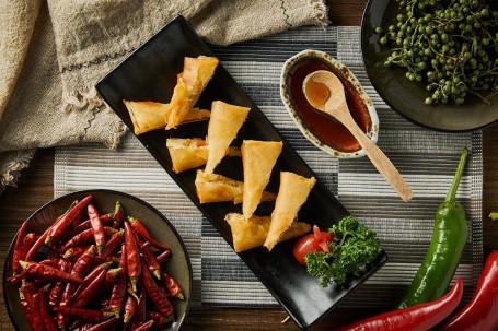 Crisp-Fried Vegetarian Spring Roll Zá Gū Chūn Juǎn (3 Pieces)