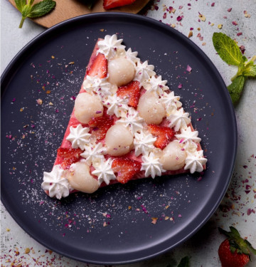 Lychee Strawberry Crepe Lì Zhī Cǎo Méi Kě Lì Bǐng