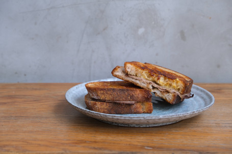 Roast Beef Toastie Kǎo Niú Ròu Sān Wén Zhì