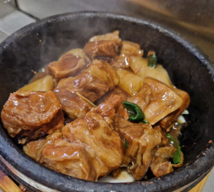 Beef Flank With Turnip Pot Luó Bó Niú Nǎn Bāo