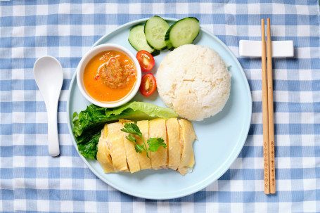 Tài Jì Wú Gǔ Hǎi Nán Jī Fàn Gēn Yóu Fàn Hainan Boneless Chicken With Chicken Seasoned Rice