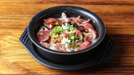 Clay Pot Rice With Chicken Slices In Black Bean And Chili. Xiāng Là Shì Zhī Huá Jī Bāo Zǐ Fàn