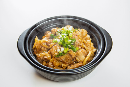 Clay Pot Udon With Chicken, Chinese Mushroom And Cordyceps Flowers Chóng Cǎo Huā Dōng Gū Huá Jī Bāo Zǐ Mèn Wū Dōng